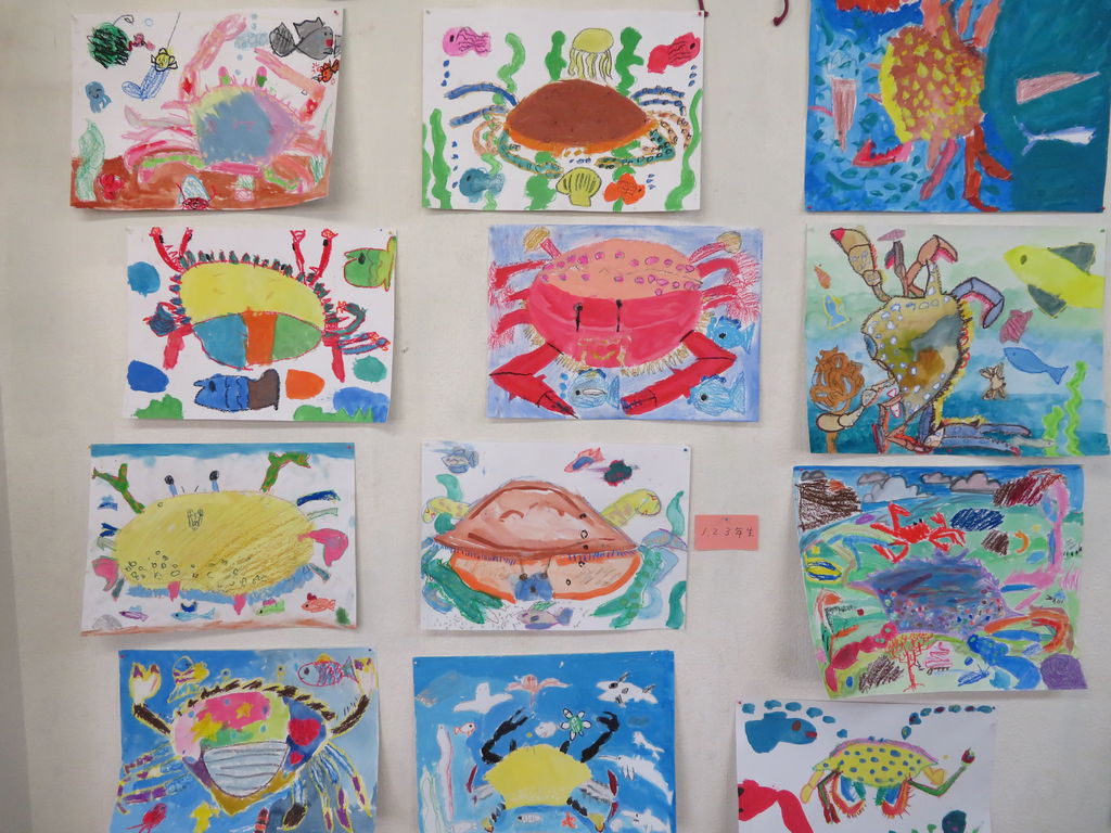 1年生と2年生のカニ アトリエ村絵の会
