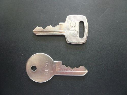 金庫屋 メーカーの分からないロッカー鍵作製 女性金庫診断士ちょこっと日記