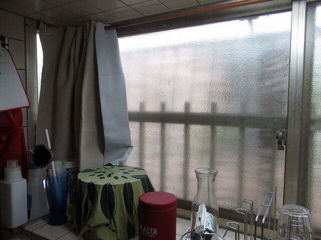 カーテン取付に悪戦苦闘 えのしま貝散歩