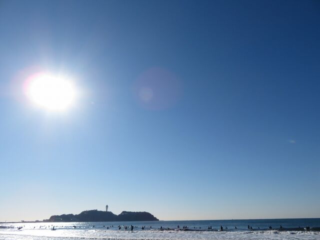 雲ひとつない空 えのしま貝散歩