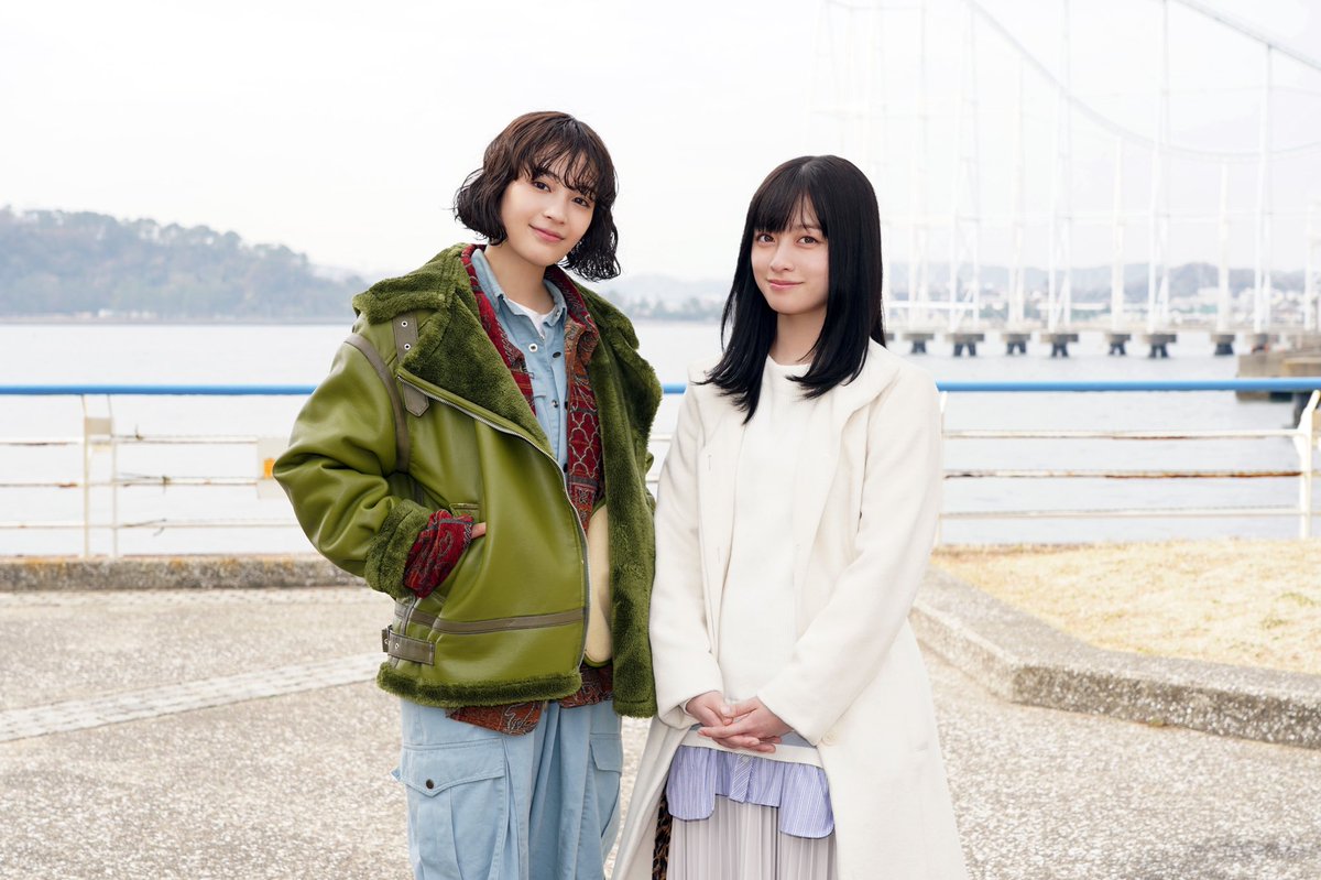 芸能 広瀬すずと橋本環奈の相合い傘2s公開にファン悶絶 2人ともお顔小さい エンタメガーデン