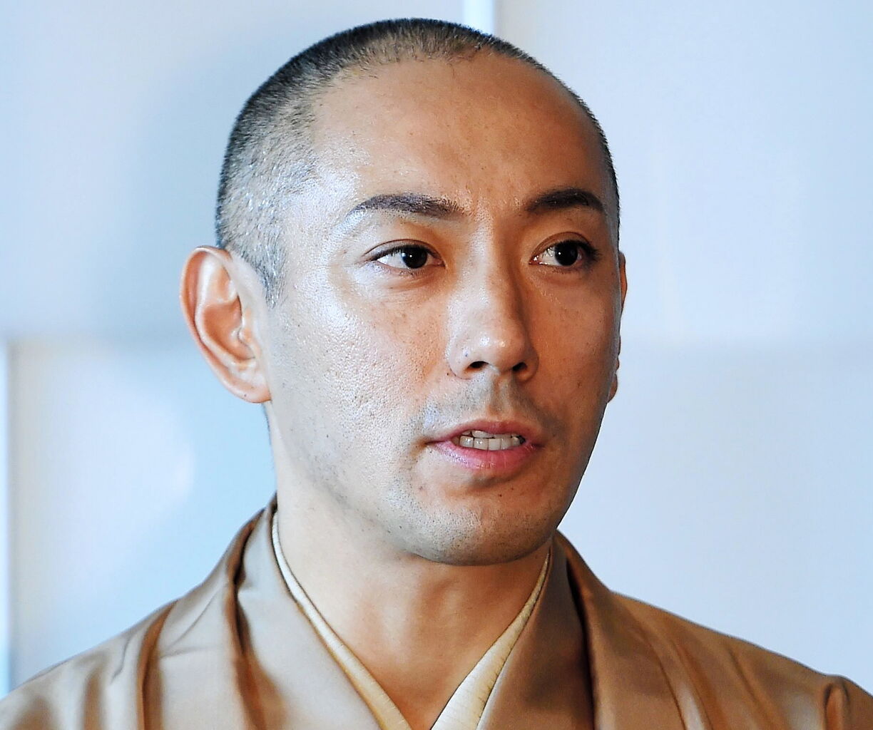 芸能 耐えろ耐えるんだ歌舞伎役者 海老蔵が断食 5日目突入 元の体重に戻す 毎日更新エンタメ情報ch 芸能 耐えろ耐えるんだ歌舞伎役者 海老蔵が断食 5日目突入 元の体重に戻す 毎日更新エンタメ情報ch