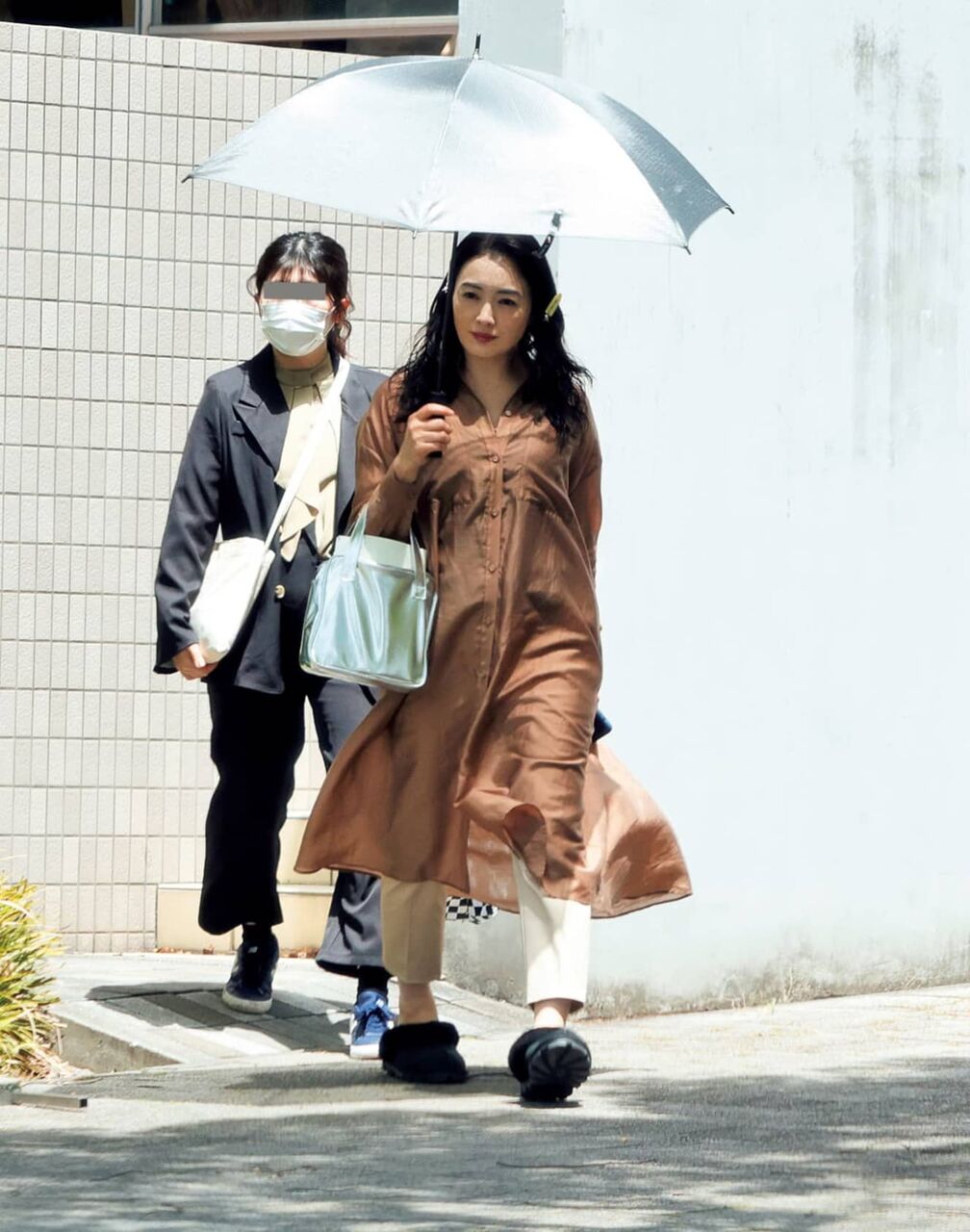 芸能 仲間由紀恵 カフェを貸し切って日傘で撮影 の圧倒的存在感 ひかり エンタメ情報まとめ隊
