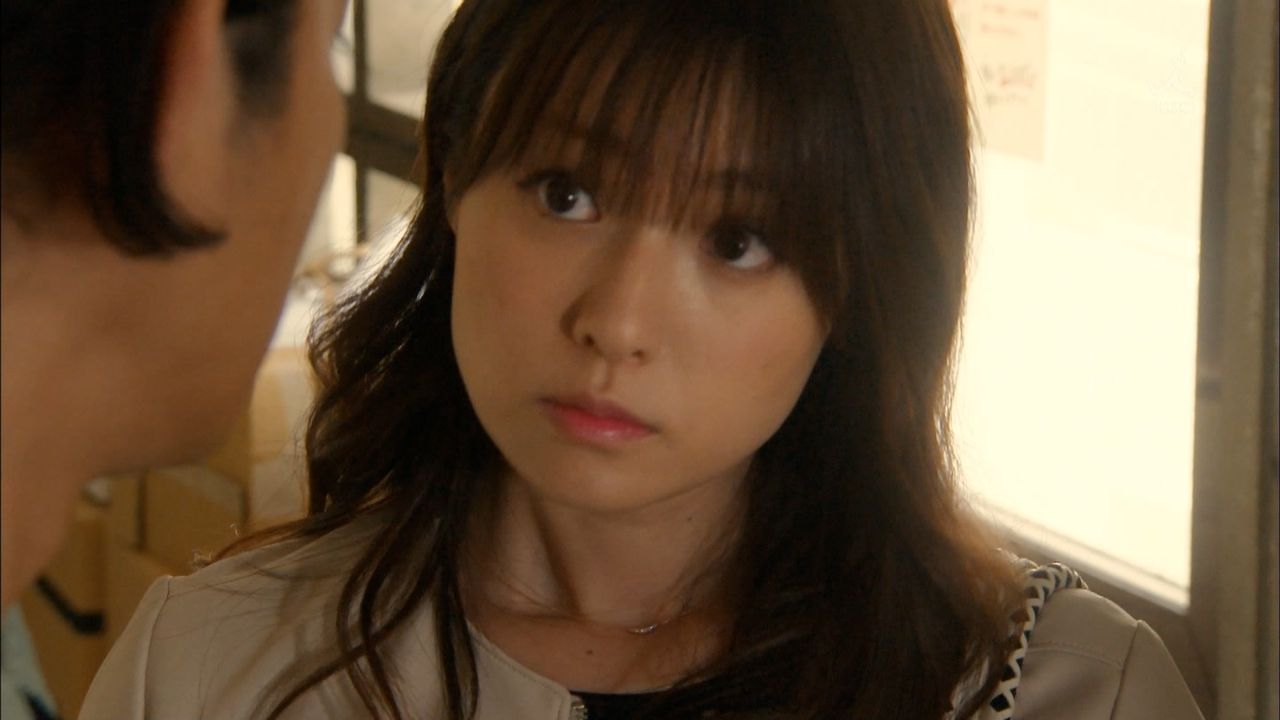 深田恭子がドラマで見せる上目遣いがセクシーで可愛い 芸能まとめニュース速報