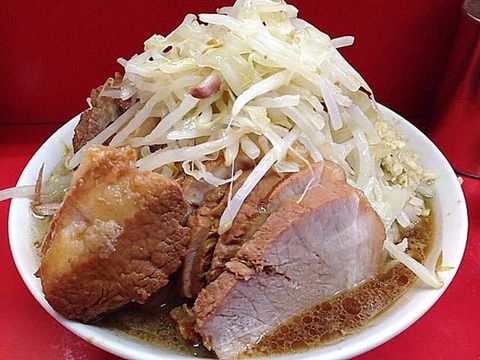 初めてラーメン二郎行ったんやがあれうまいんか？