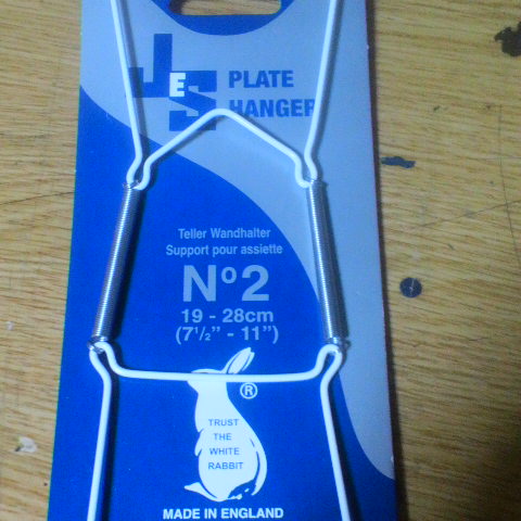 壁に皿を飾る 気分転換と癒し