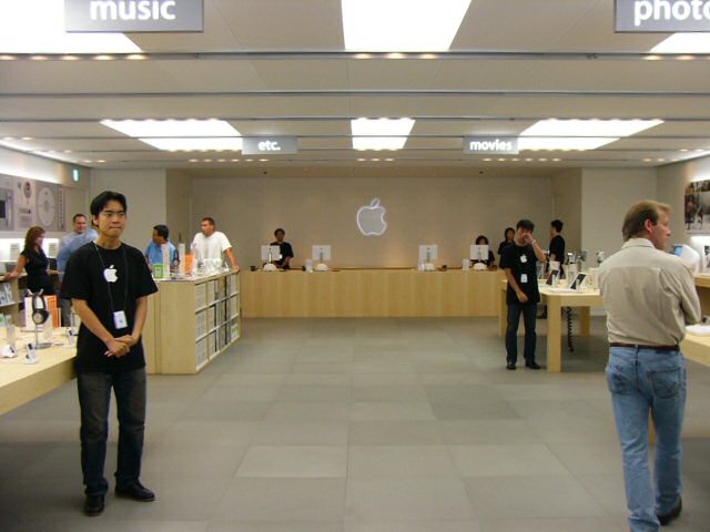 Apple Store 心斎橋 Bass Love Apple Store 心斎橋 Bass Love