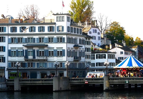 800px-Zurich_-_Weinplatz_-_Haus_zum_Schwert_IMG_1134