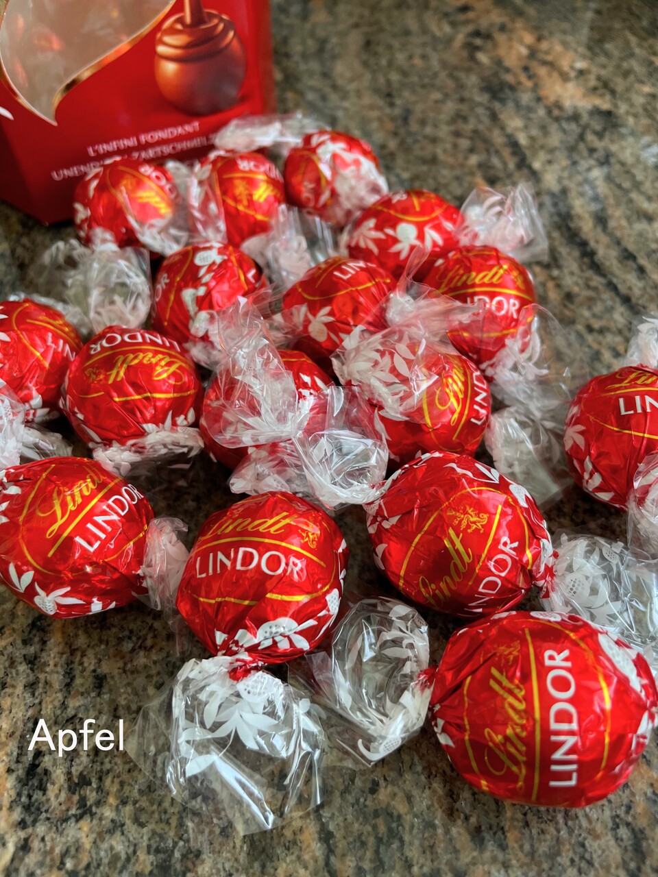 割引商品とスイスチョコ🇨🇭 : スイスの街角から