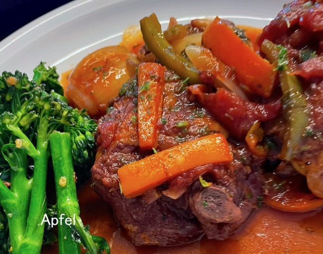 夫の手料理と珍しいワイン