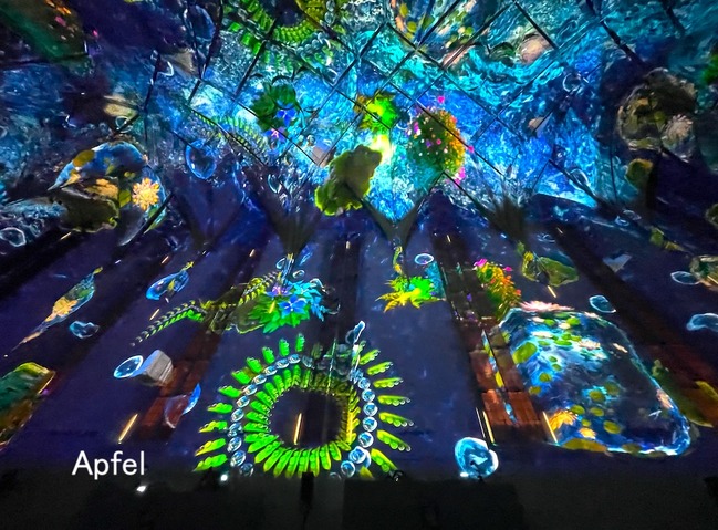 教会の中が光と音楽のアートの世界「FLOW」in チューリヒ