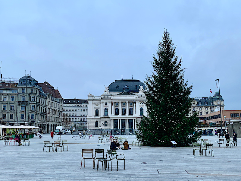 今年は寂しげな クリスマス前のチューリッヒ スイスの街角から 今年は寂しげな クリスマス前のチューリッヒ スイスの街角から