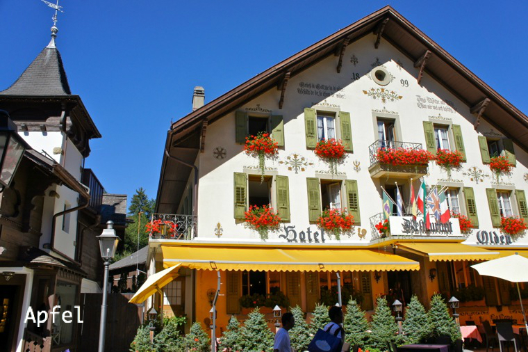 花咲く町とゴールデンパス ライン スイス高級山岳地の夏 Summer In Gstaad スイスの街角から