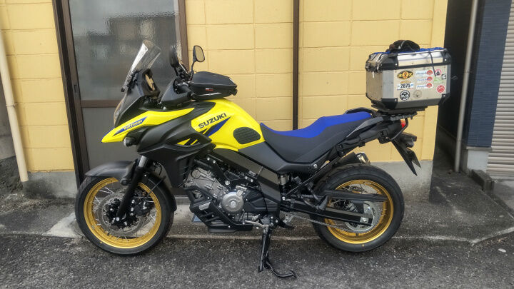 ブイストローム650XT イエロー カラー＆グラフィックのリニューアルを受けた2019年モデルのV