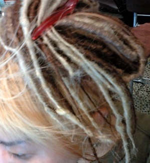 エリンランド 金髪ドレッド 美容院flame