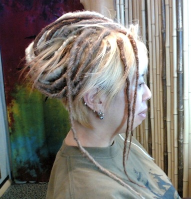 エリンランド 金髪ドレッド 美容院flame