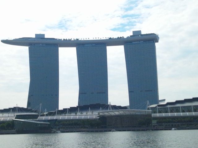 空中に浮かぶプール Marina Bay Sands K S Japan 天使の微笑み