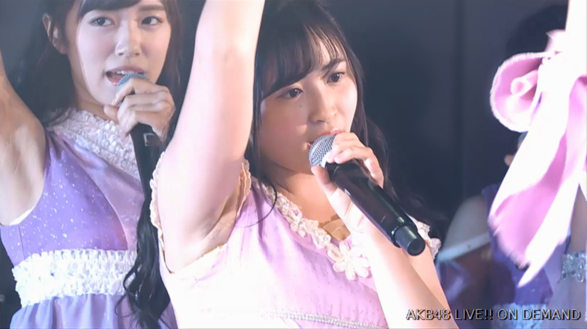 乃木坂46齋藤飛鳥、NMB48市川美織のワキが「ジョリってる」ネットでワキを晒されるアイドル達 : トラウマ速報