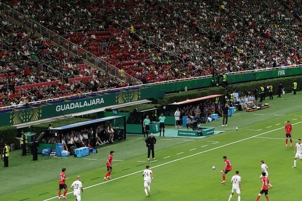 【悲報】W杯さん、結構空席が目立つ模様もFIFAは猛反発ｗｗｗｗｗｗｗのサムネイル