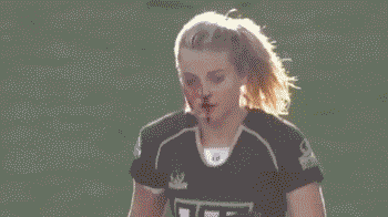 Gif クリロナさんと女性サッカー選手がファウルを受けたときの対応の差wwwww 2chフットボールまとめアンテナ Gif クリロナさんと女性サッカー選手がファウルを受けたときの対応の差wwwww 2chフットボールまとめアンテナ