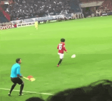 Gif 速すぎて跨いでないように見える超絶フェイントドリブルwwwww スポキチ速報 Gif 速すぎて跨いでないように見える超絶フェイントドリブルwwwww スポキチ速報