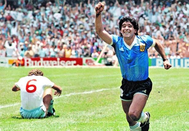 Maradona_vs_england-e1606355998100