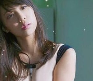 【画像】胸の大きい女の子が浴衣のうえで横になる!水着かな?