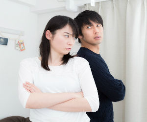 彼が女子大生とか女子高生とボイチャしながらずっとゲームしてて気持ち悪い。私が持ってきたゲーム機なのに占領されて…