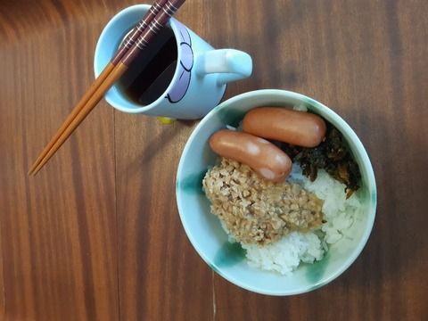 【朗報】夜勤明けワイの朝飯が美味そうすぎると話題に