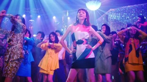 桐谷美玲がボディコン＆ミニスカ姿で踊りまくるハプニング有！　田中美奈子とセクシーダンス対決