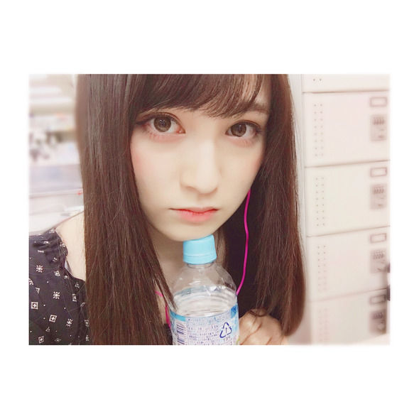 神志那結衣「身体のために1日に500mlの水を3本は飲むようにしてるの」