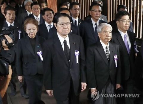 韓国メディア「深い憂慮と失望」　安倍氏の靖国神社への供物に　[10/18]