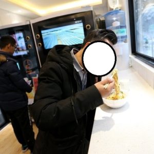 【朗報】中国父さん、ついに無人ラーメン店を作ってしまう