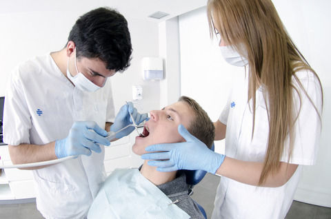 歯医者「歯は簡単に再生できるけど儲からなくなるからやらない」