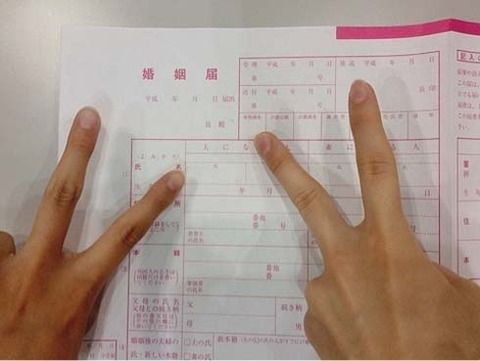 “赤色”百田夏菜子、婚姻届を準備にファンうろたえる「泣きたい」 その真相は?