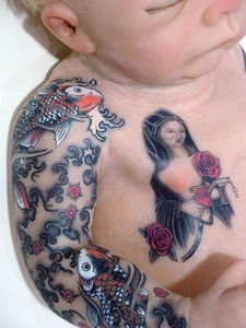 彼氏はネイルとかメイクとか派手な子が好きだった。ある日お揃いのタトゥーを 首に入れようと言われて・・・