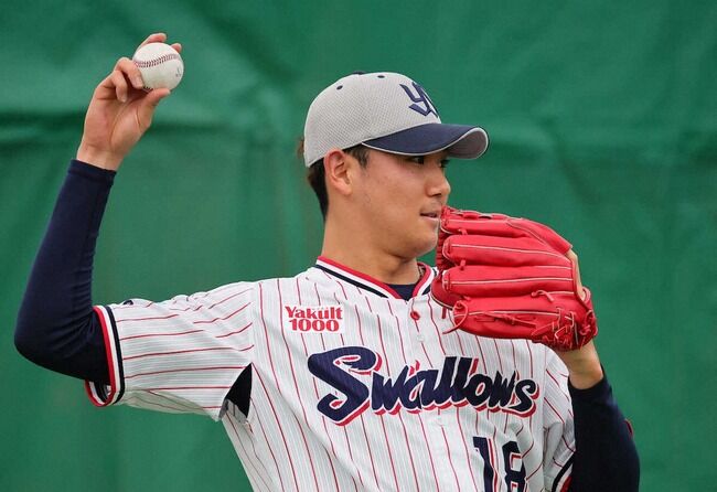 【朗報】ヤクルト奥川、SNSで偶然見つけたグローブで腰痛予防に努めていた