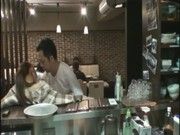 美人ギャルにアルバイトさせて、一般のお客様にバレないようにエッチなことしまくるドキドキ感がはんぱねー!!