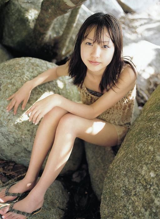 戸田恵梨香おっぱい乳首チラ セクシーエロ画像 共演者食いまくり 芸能人ヌード エロ画像