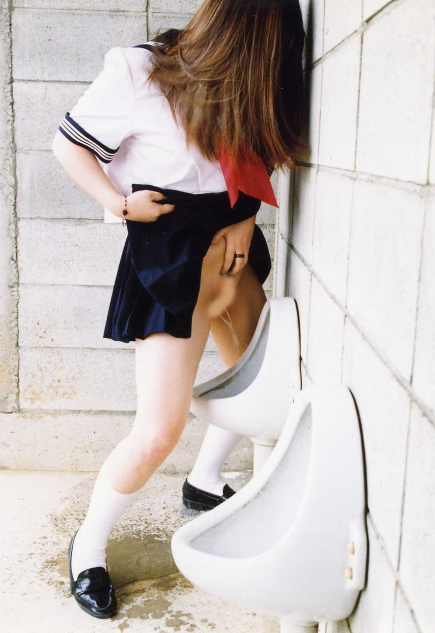 立ち　放尿　女 