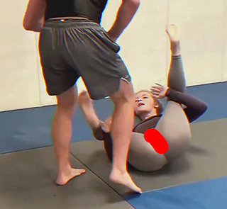 ●【動画】女子格闘家さん、試合中マ○コの形が丸出しになってしまうｗｗｗこれはエロい エログニュースJAPAN