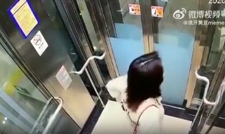 ★【動画】マスク美人まんさん、エレベーターで誰も見てない間にウンコするｗｗｗ エログニュースJAPAN