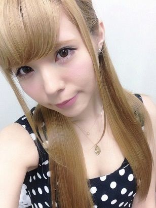 益若つばさ