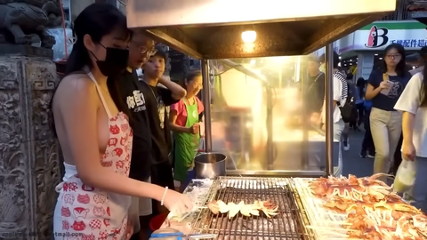 台湾で大人気のイカ焼きそりゃに行列なるわ 1-8 screenshot