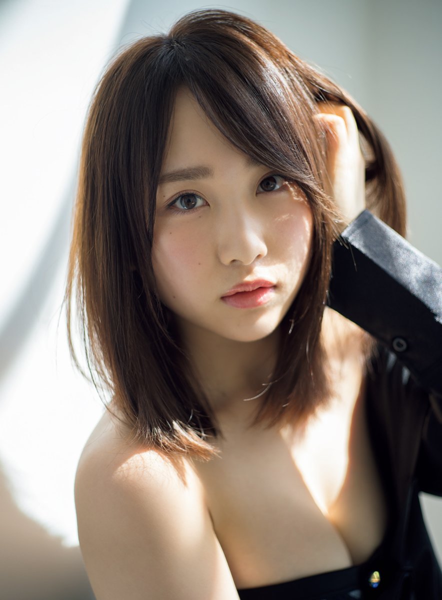  黒宮れい 白 スキャンテー 