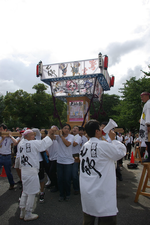 土師祭2011 (14:25) らき☆すた神輿の担ぎ練習