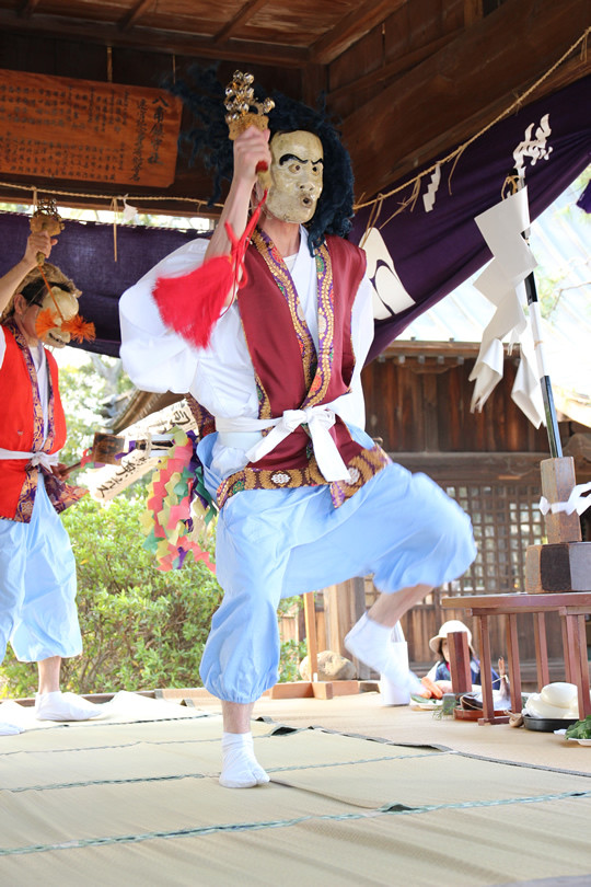 八甫鷲宮神社の神楽「外 天津国津狐之舞 (あまつくにつきつねのまい)」