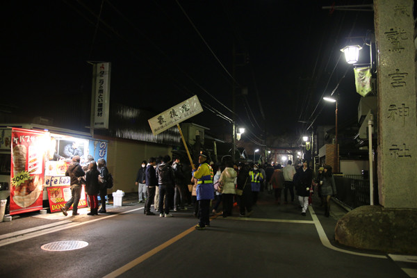 初詣参拝列最後尾 鷲宮神社2015年初売り