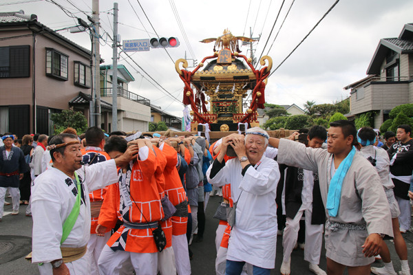 土師祭2014 神輿を担ぐ成田会長