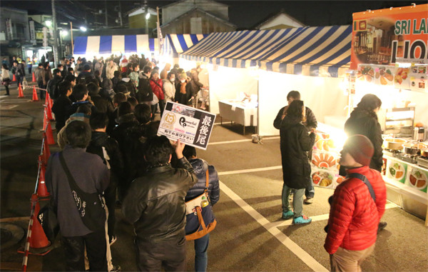 らきすたグッズ販売ブースの列4 鷲宮神社2015年初売り